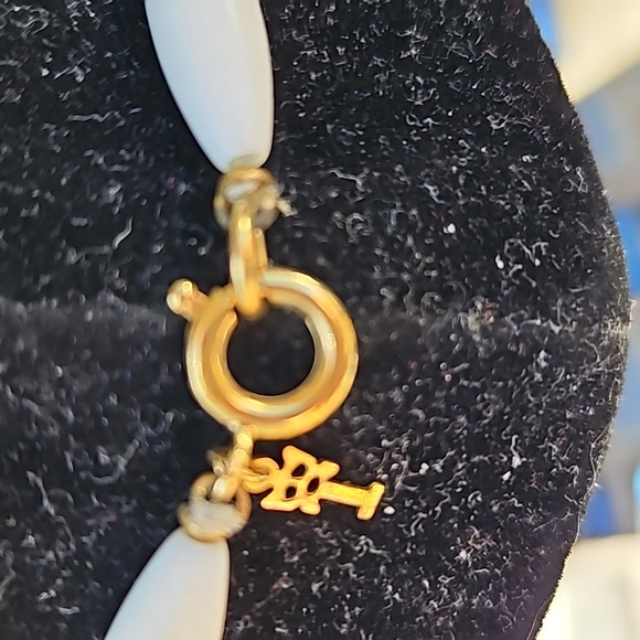 Vintage Crown Trifari Lucite Beads Necklace Spring Ring Closure White/Gold W OS - Picture 4 of 4